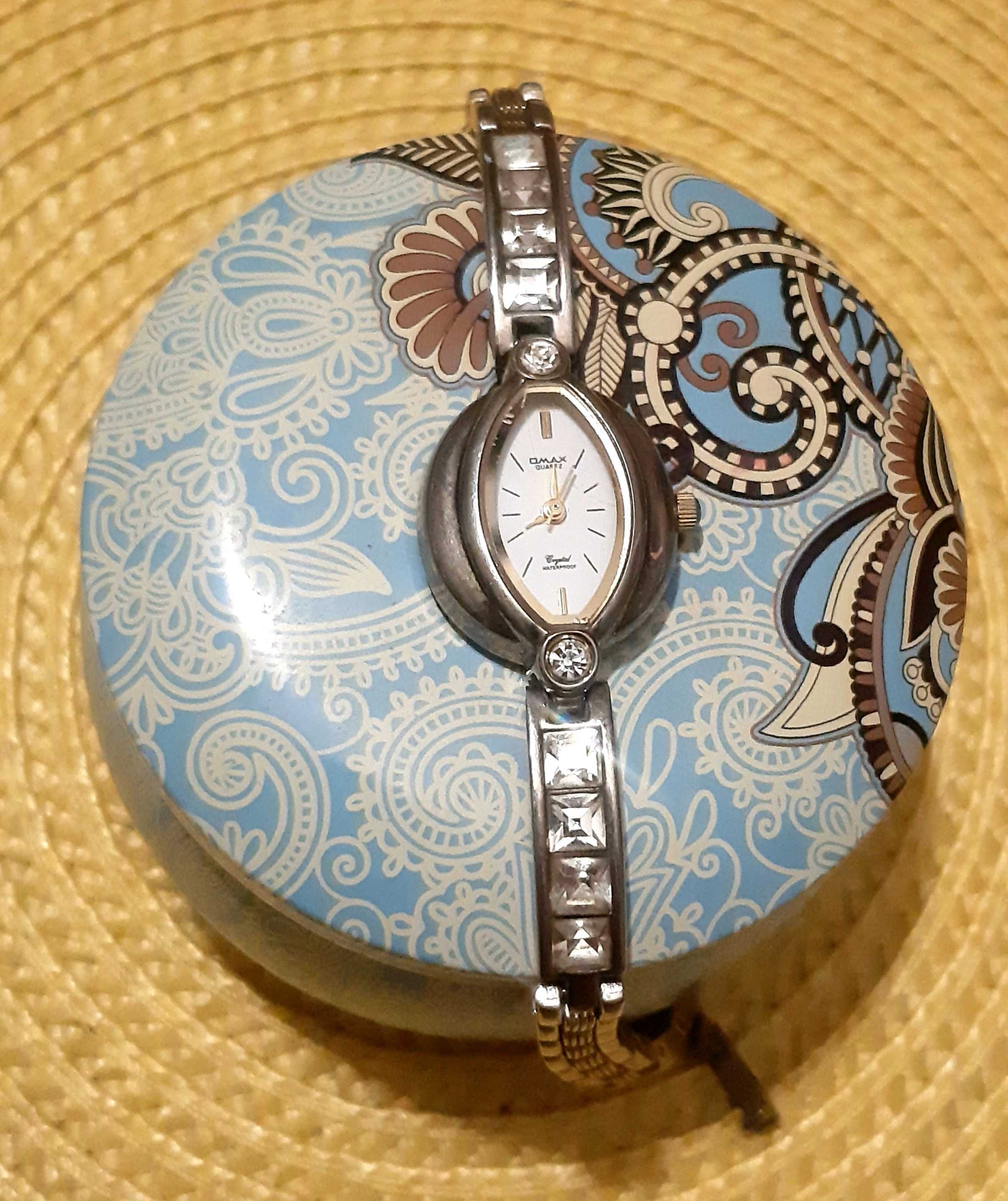 Часы женские OMAX,Япония.Браслеты,бусы.
