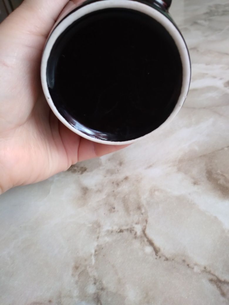 стильная красивая черная чашка