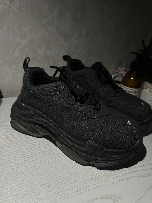 Продам,дуже круті кросівки купляла Vitto Rossi,взуті 3 рази,дуже мʼякі