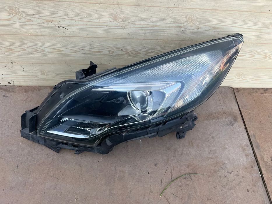 Lampa Reflektor przedni przód Opel Zafira C