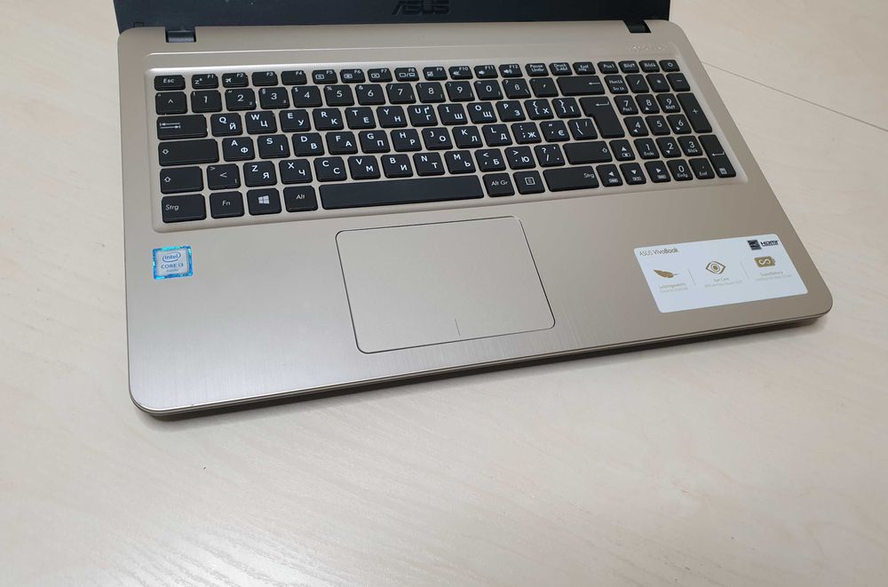 Ноутбук Asus в дуже хорошому стані /Intel Core i3-6006/8 GB DDR4/SSD