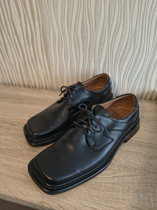 Czarne skórzane pantofle 41