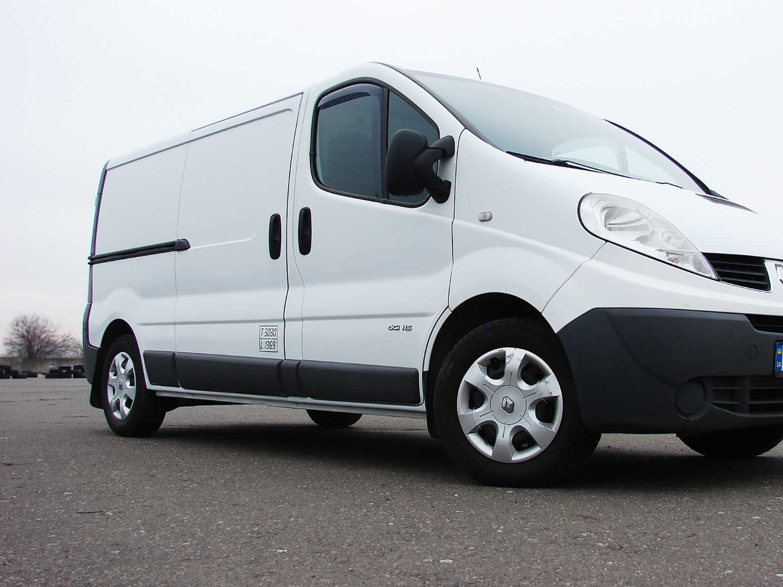 Renault Trafic 2,0 дизель 6-ступка 2013 год