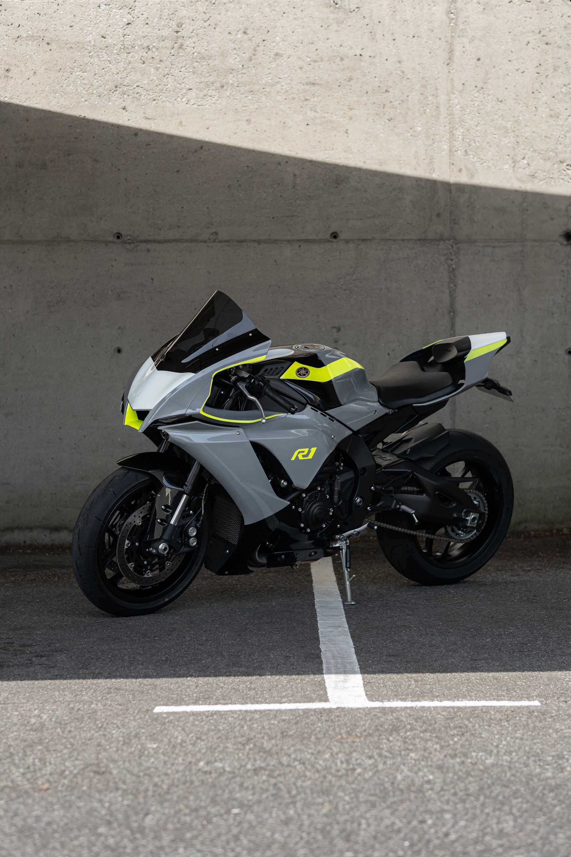 Yamaha R1 2024 *OFERTA NOVA PINTURA LacagemArt*