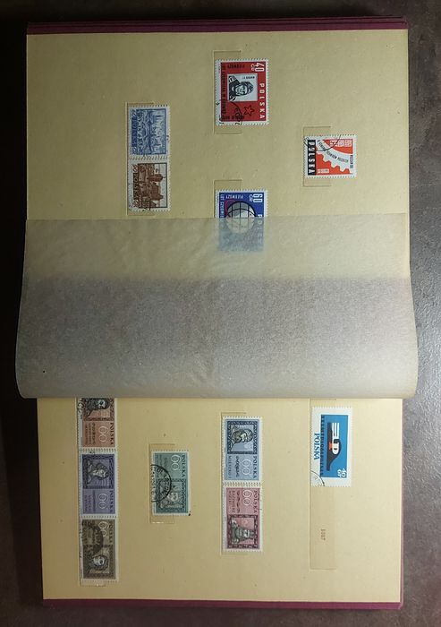Klaser jubileuszowy 1960÷1961 ze 128 sztukami znaczkóŵ kasowanych