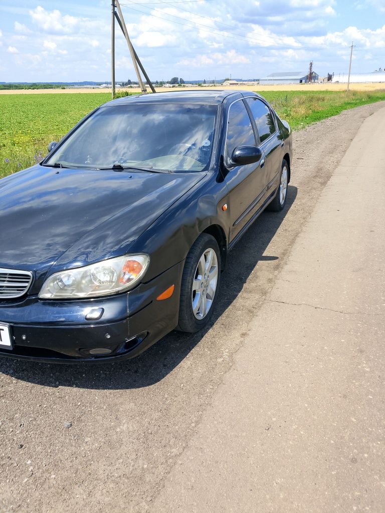 Продам власний  автомобіль можливий обмін на бус
