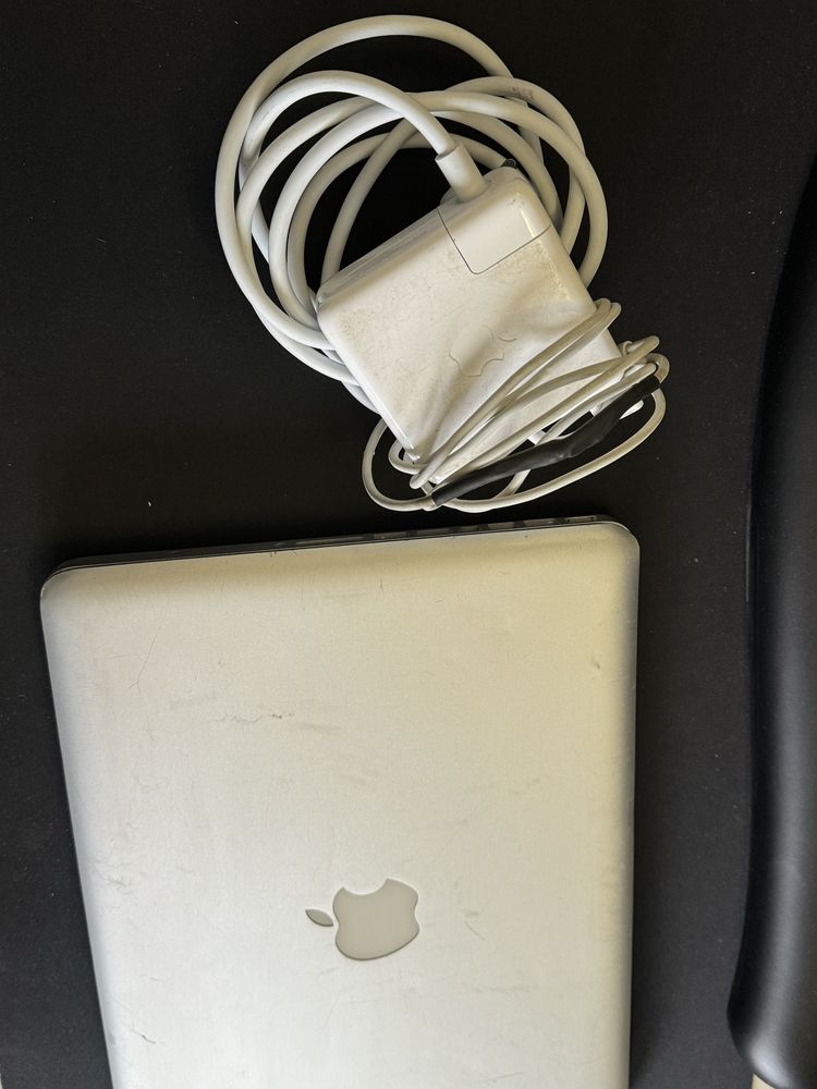 Mac book Pro 13 , core i5, 6gb , 256 ssd