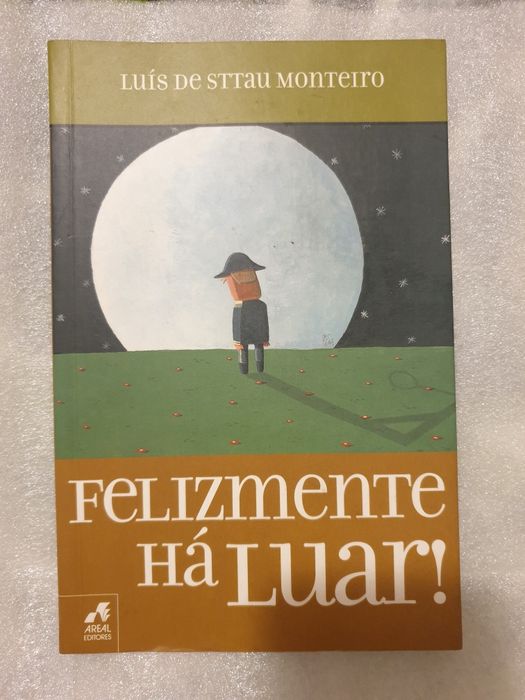 Livro "Felizmente há luar"