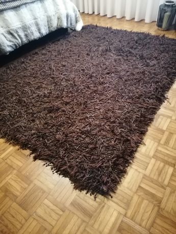 Carpete shaggy castanha