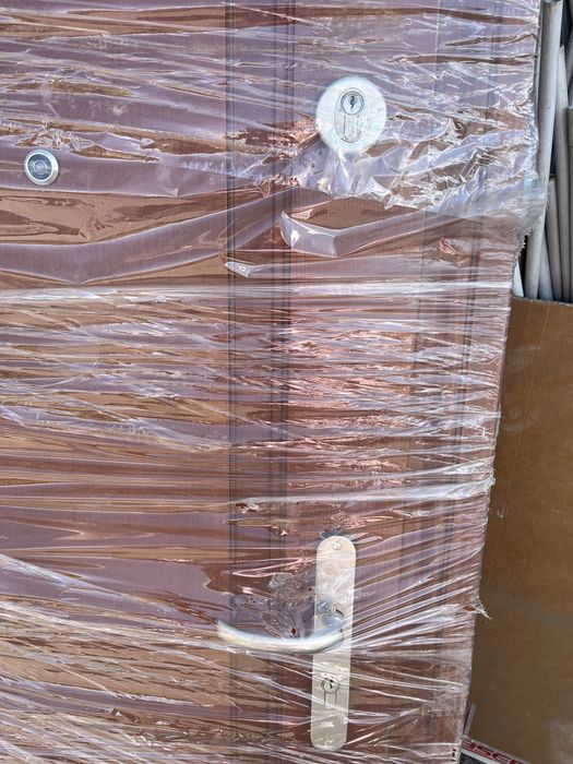 Drzwi zewnetrzne, drewniane.