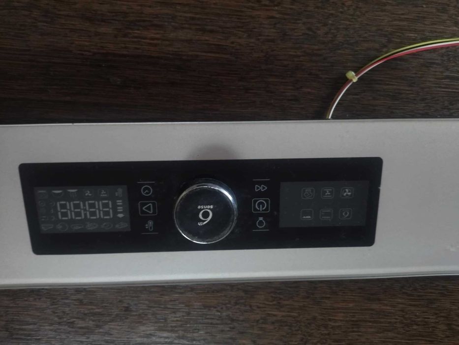 Piekarnik elektryczny Whirlpool-panel górny i drzwiczki