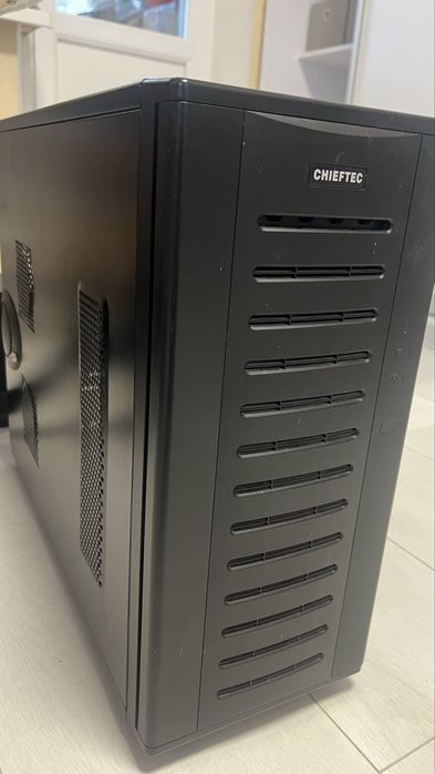 Системний блок з монітором