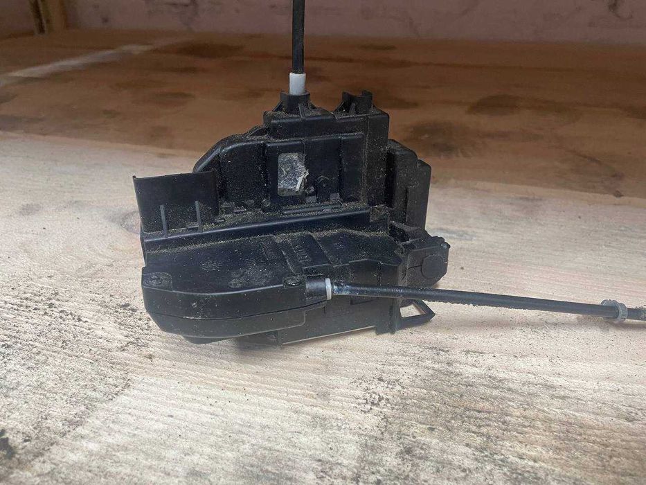 Замок дверей замок Nissan Navara D40. Nissan Pathfinder R51