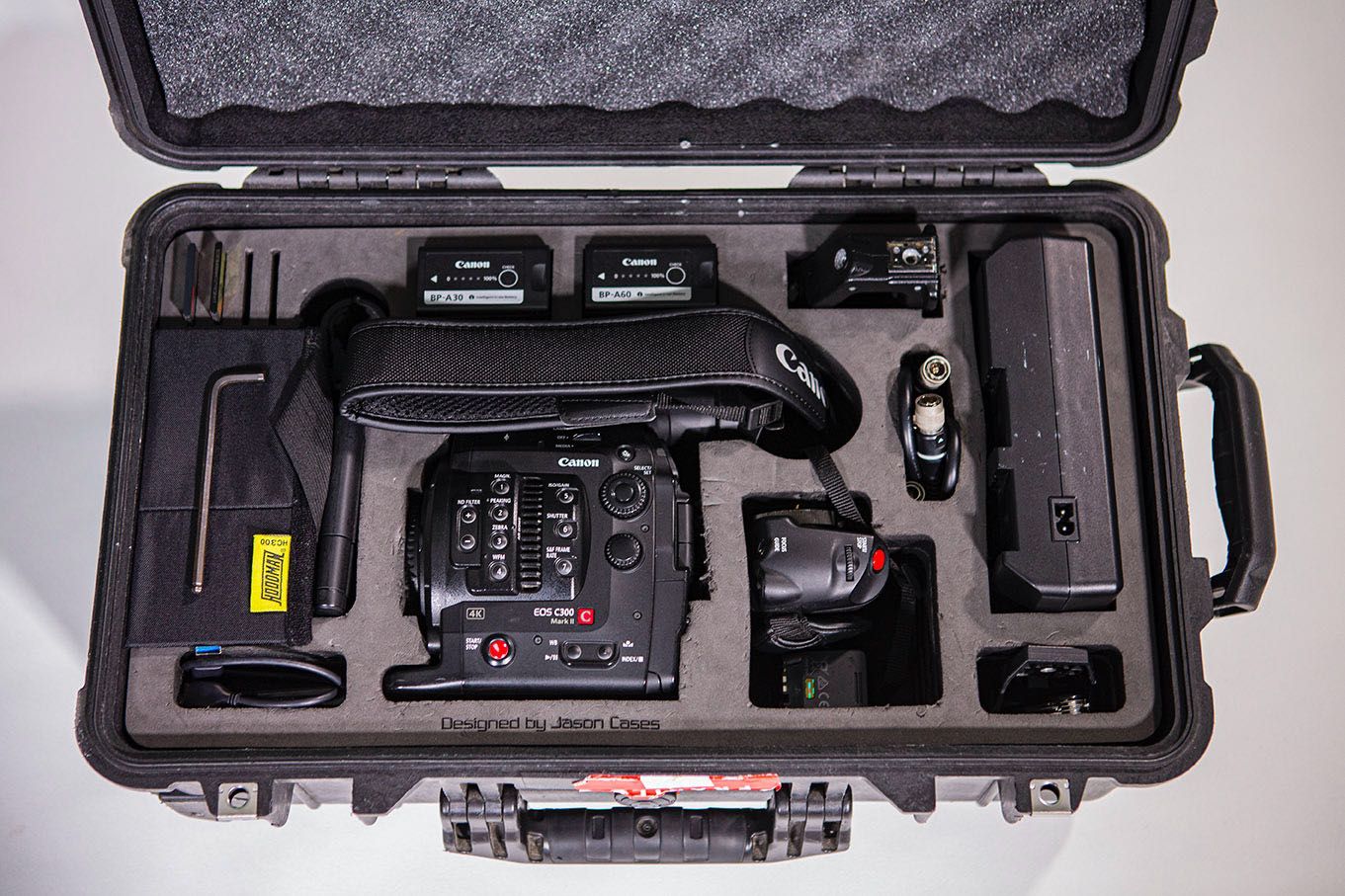 Canon EOS C300 Mark II + Jason Cases + 3 Baterias + 2 Cartões CFast