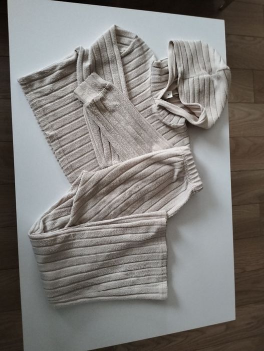 dres, komplet dziewczęcy 134