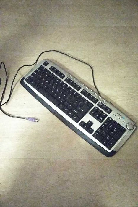 klawiatura ps/2 złącze stary port komputerowa