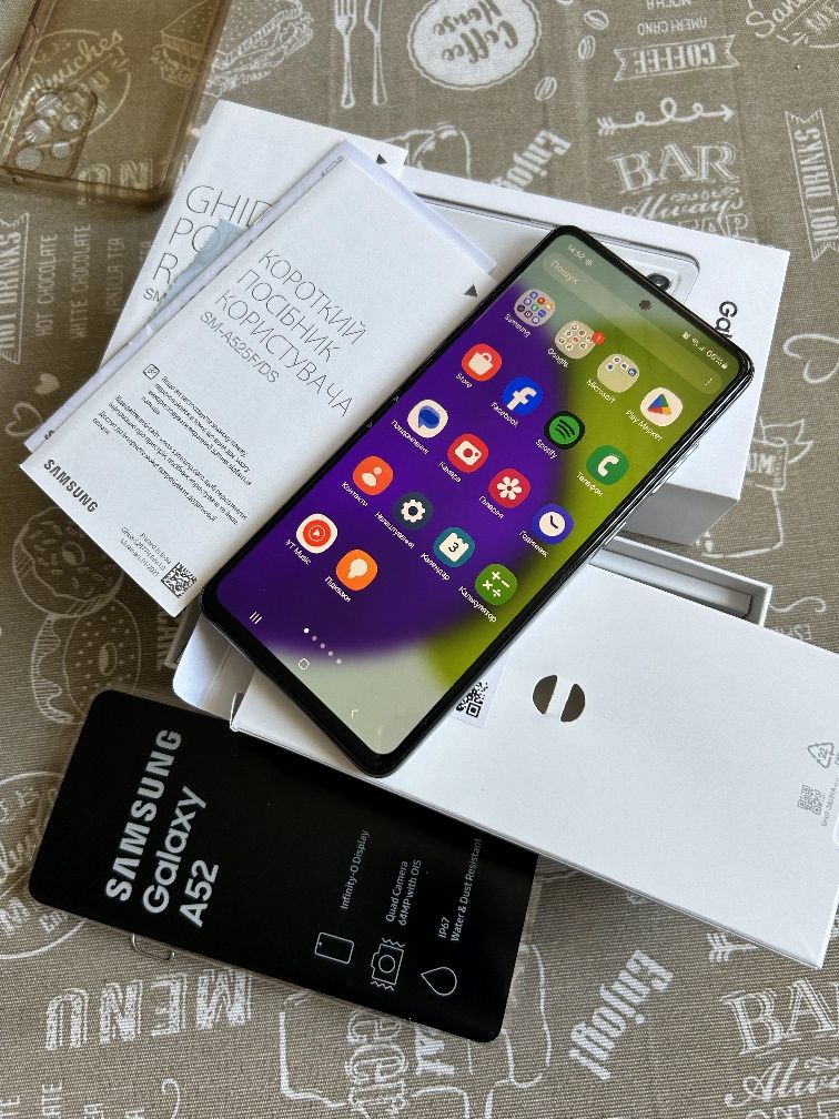 Продам телефон Samsung A52.