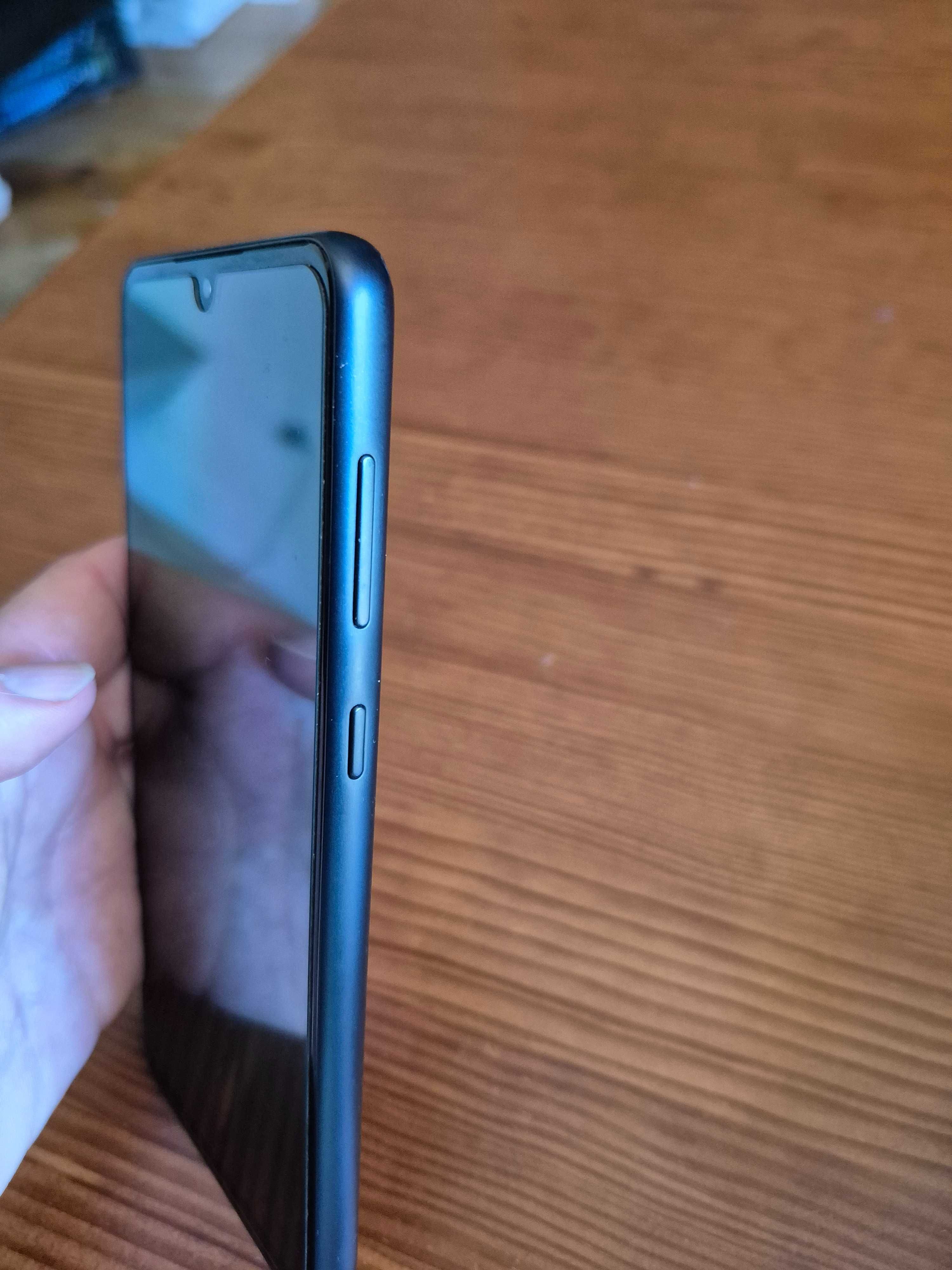 smartfon Samsung A3 5g z ładowarką stan bdb