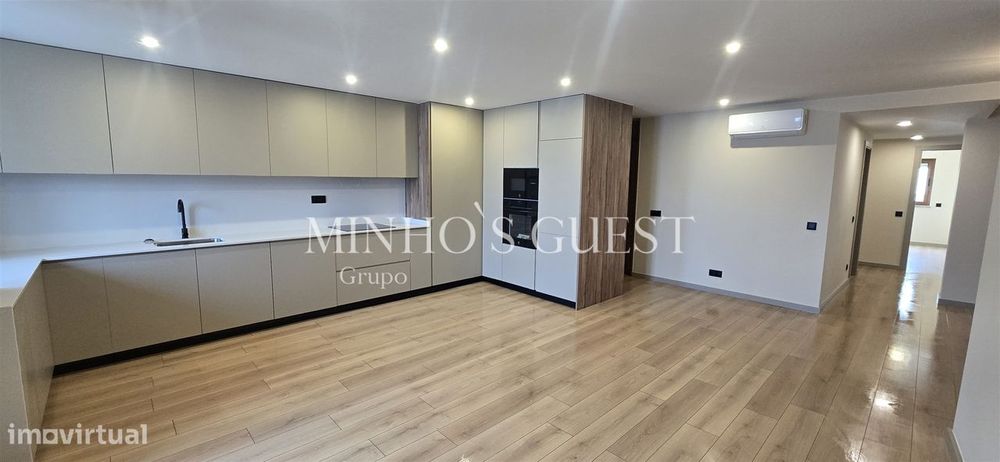 Apartamento T4 c/ 2 Suites, varanda e elevador - Centro Histórico de B