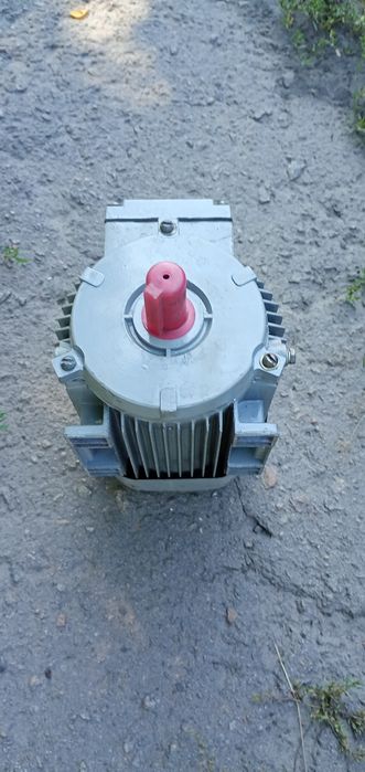 Електродвигун,электродвигатель 1.1kw 2800 об/мин 220-380 15шт