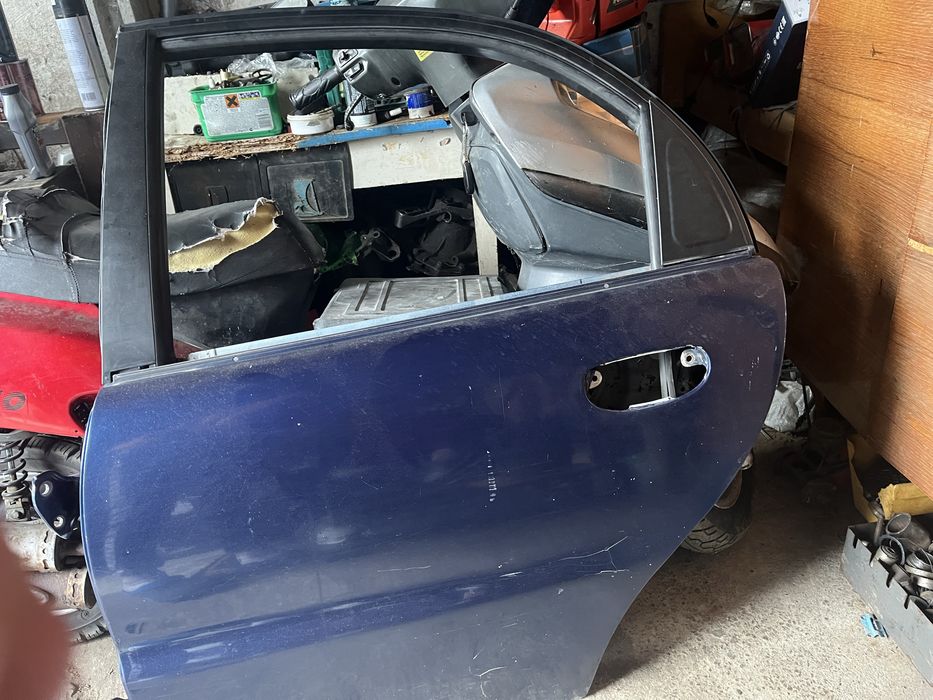 Продам двері ланос синього кольору