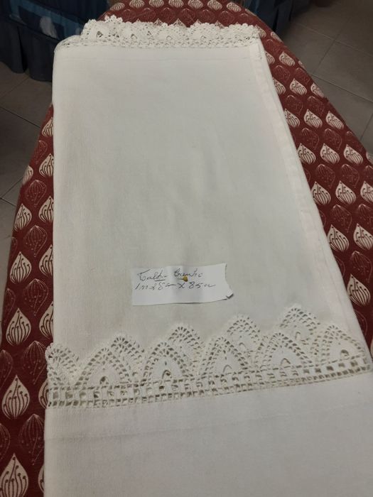 Toalha em linho com renda croché  medidas na foto