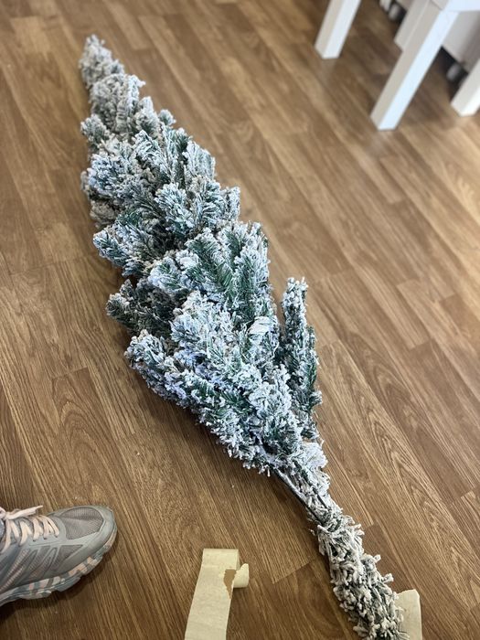 Arvore natal com neve 150cm + decoracao dourada