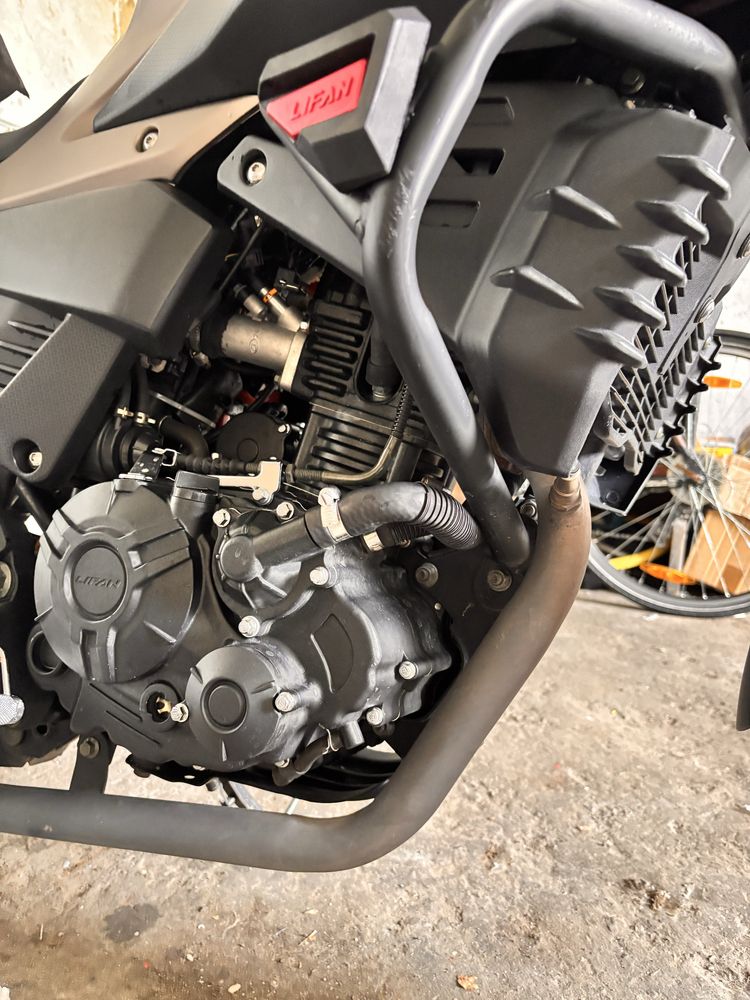 Мотоцилк Lifan KPT 200