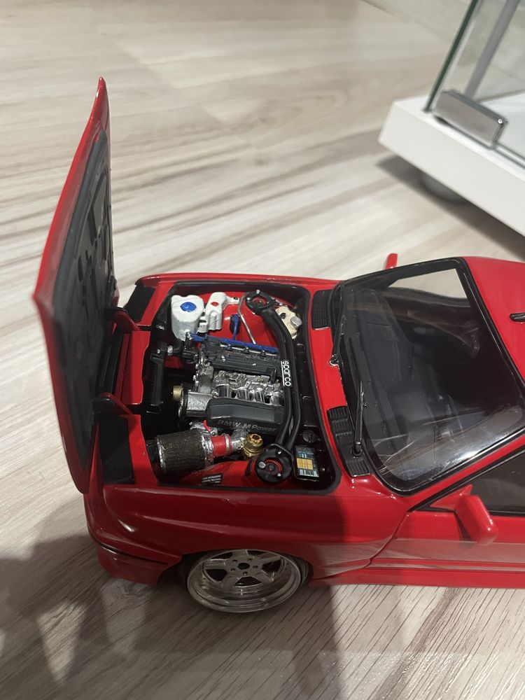 Model BMW e30 minichams 1:18