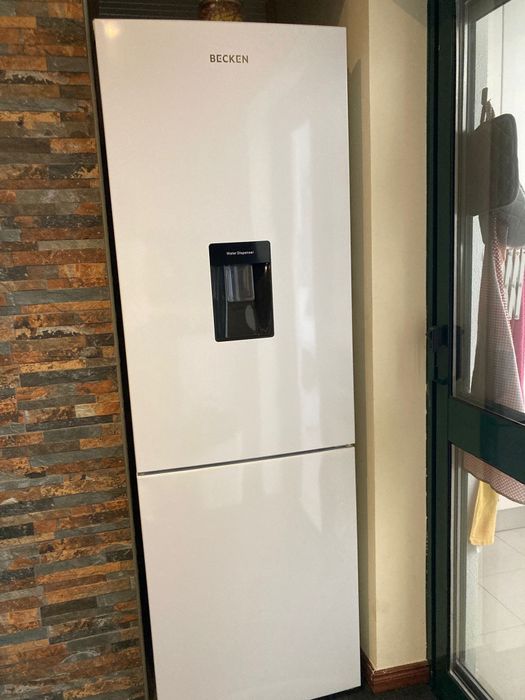 Vendo um frigorífico praticamente novo