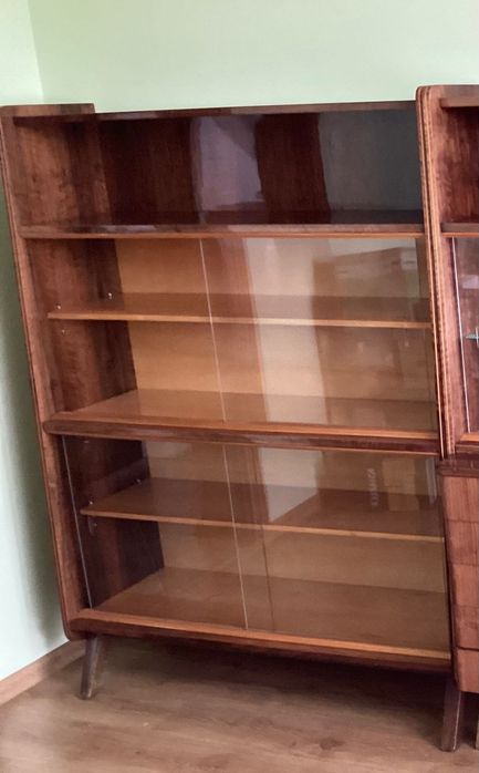 Biblioteczka wysoki połysk orzech(z zestawu mebli -z 1973r stan dobry