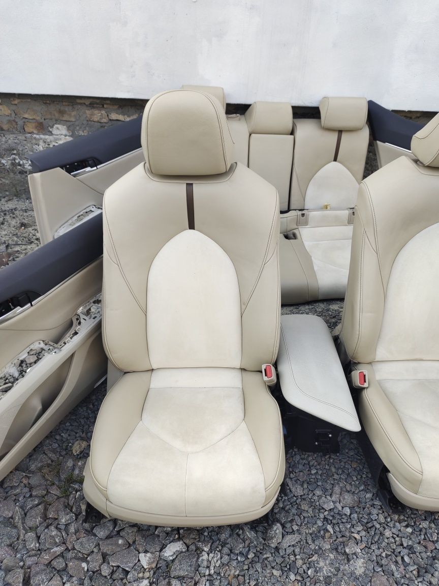 Сідушки сидіння TOYOTA CAMRY 70 бежевий салон шкіра-алькантара