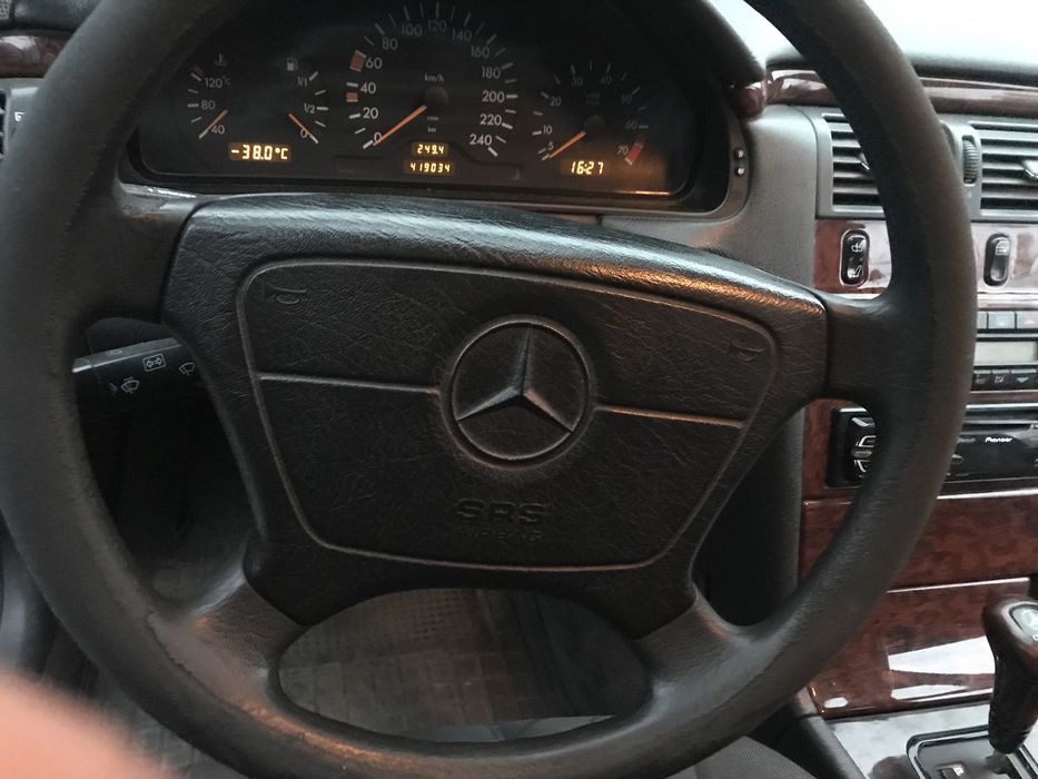 Продаю Мерседес Е200