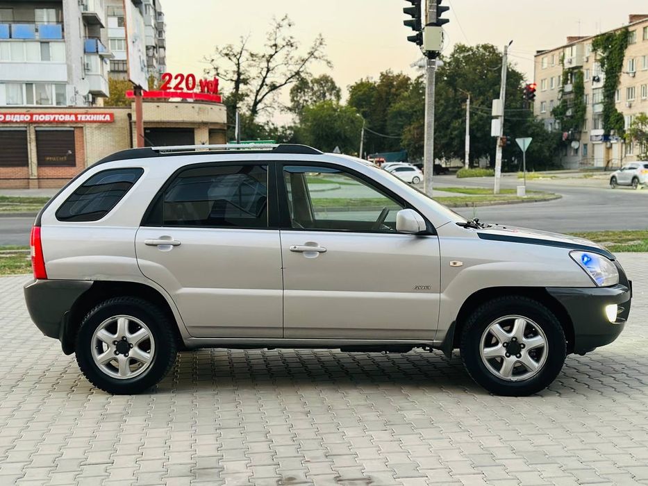 Продам Kia Sportage с надійним двигуном 2 л дизель