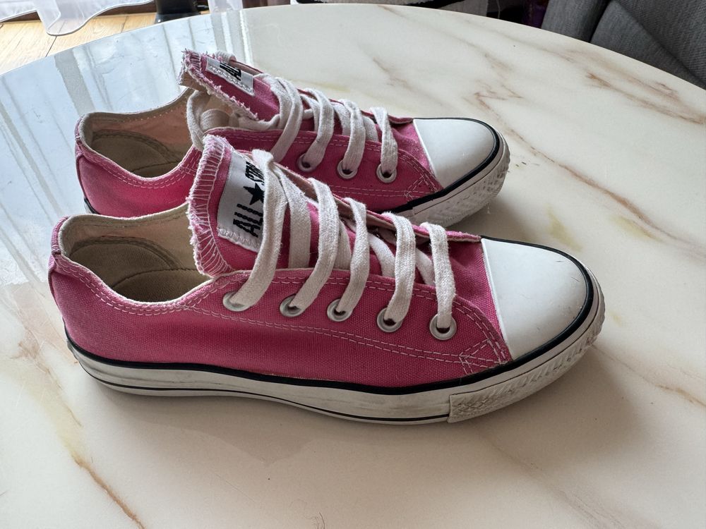 Trampki jak nowe firmy Converse 36