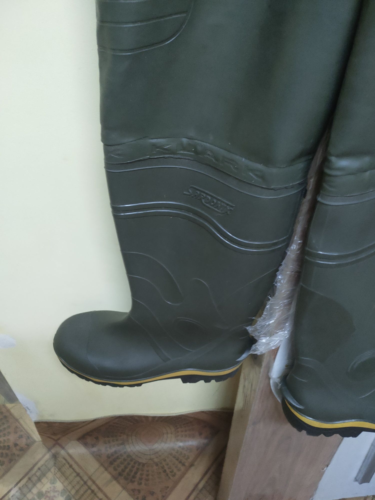 Продам рыбацкие сапоги заброды