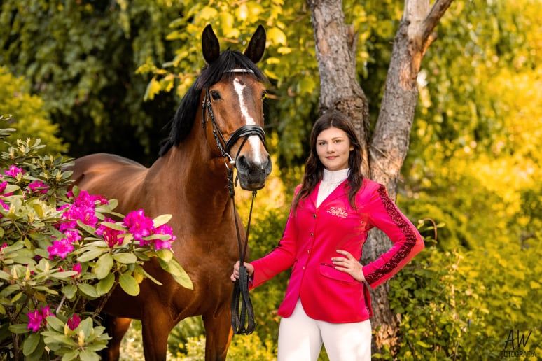 Frak jeździecki Zagorka Equine różowo-bordowy