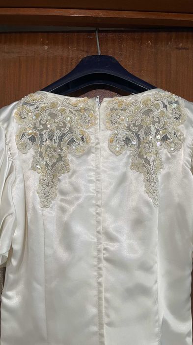 Vestido de noiva clássico de cauda longa