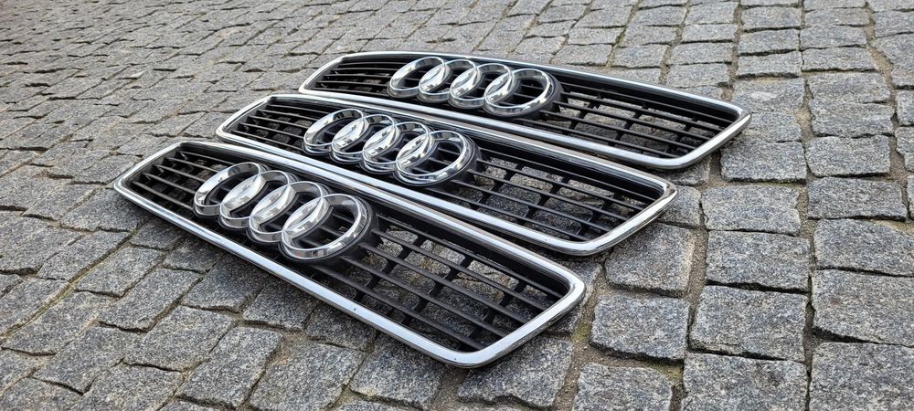 AUDI A4 B5 (8D)- Grelhas Capô ORIGINAIS em Excelente Estado