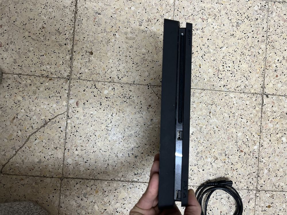Playstation 4 com comando