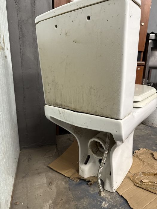 Продам унитаз с бачком и крышкой рабочий б/у