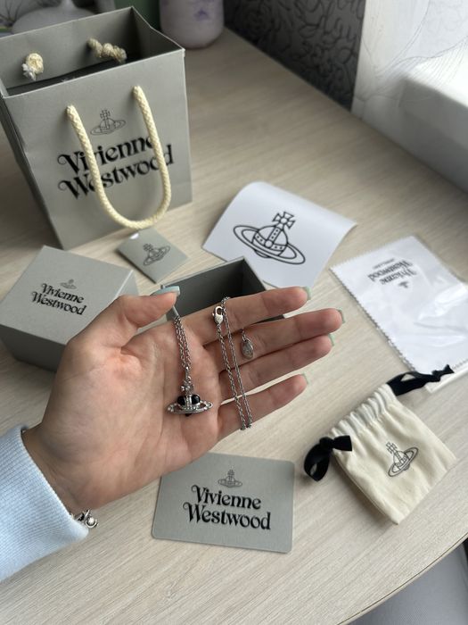 Vivienne Weastwood підвіска