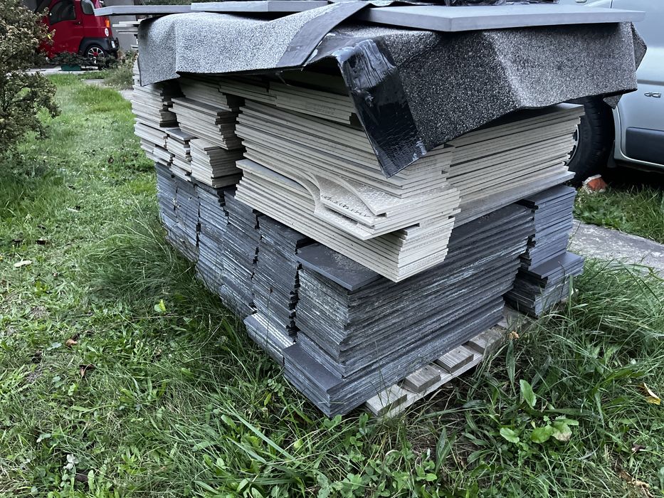 Płytki z gresu kawałki i całe