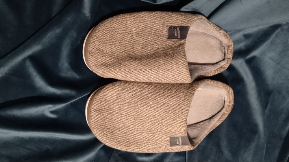 Мужские тапочки в хорошем состоянии