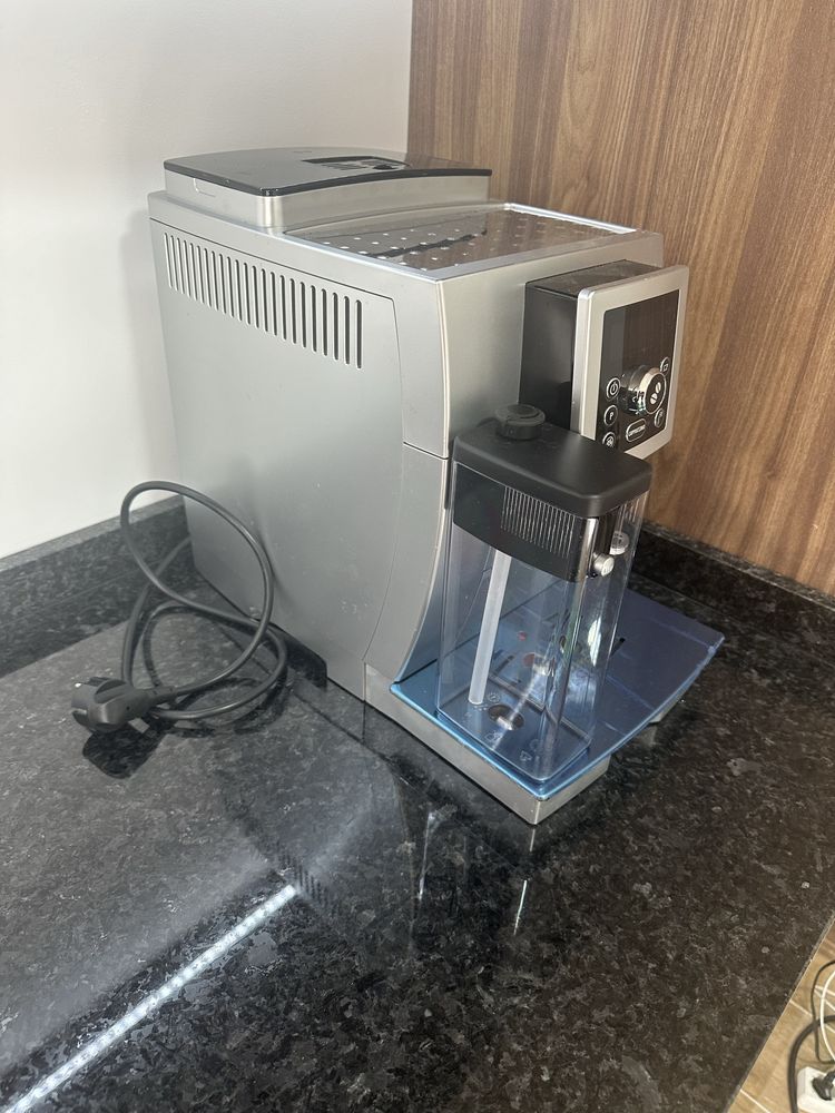 Máquina de Café Automática DELONGHI ECAM 23.460.SB