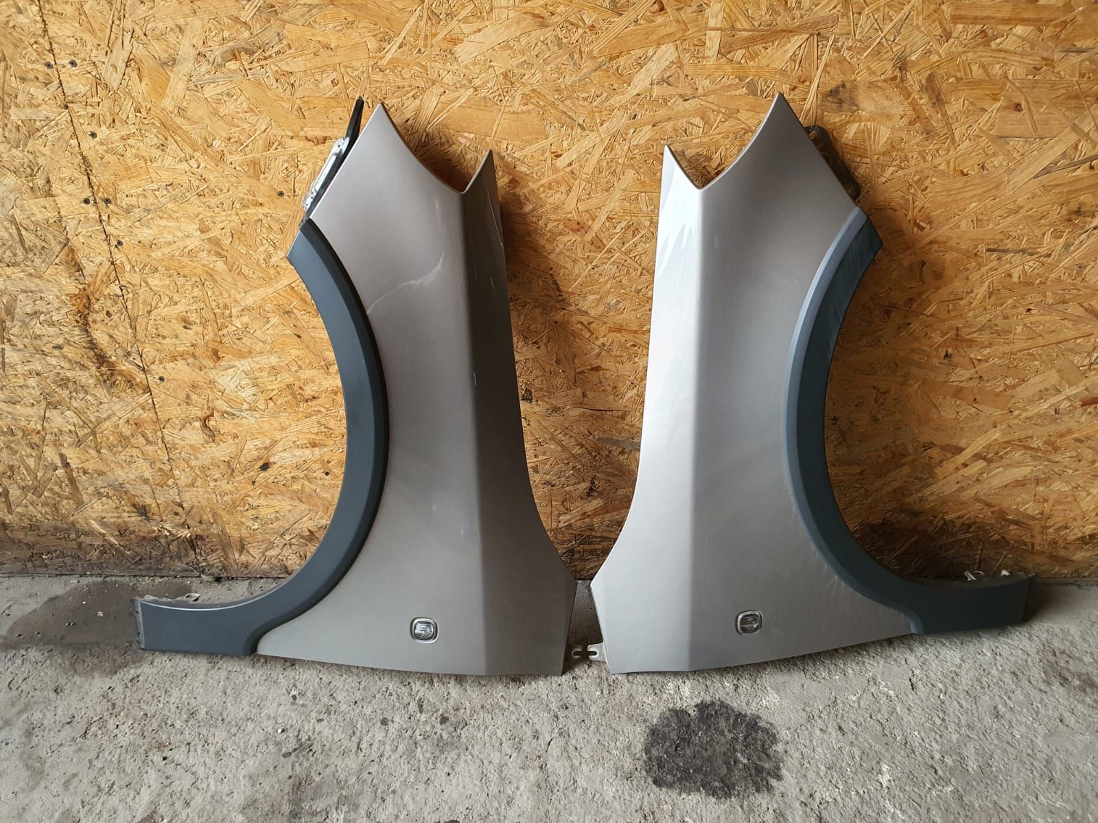 Zderzak maska lampa Roomster Fabia II scout 9202