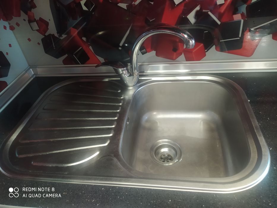 Мийка з нержавіючої сталі зі змішувачем