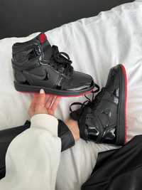 Уцінка! Кросівки чорні Nike Air Jordan Retro 1 High Black лак 39 25см