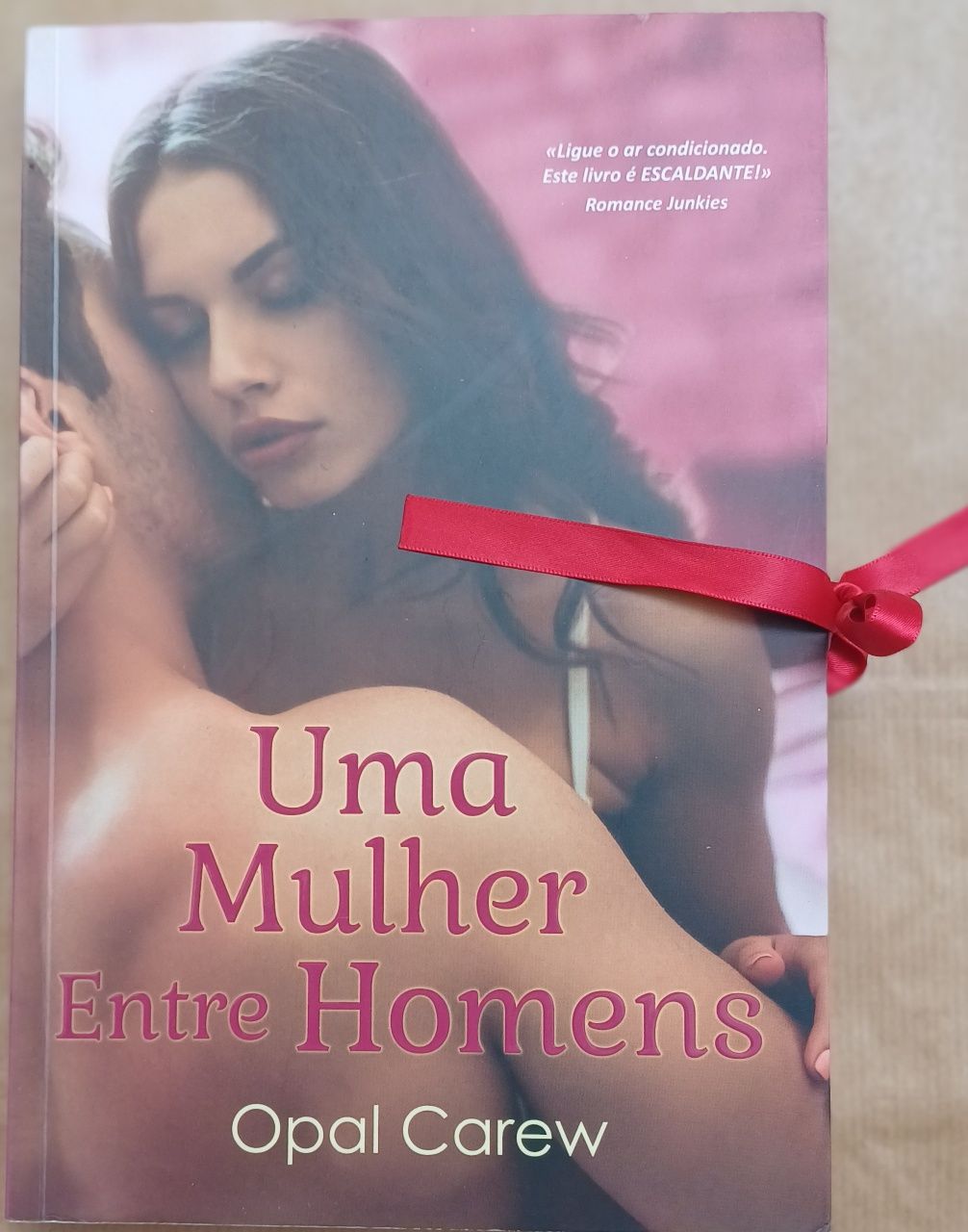 Uma Mulher entre Homens Opal Carew