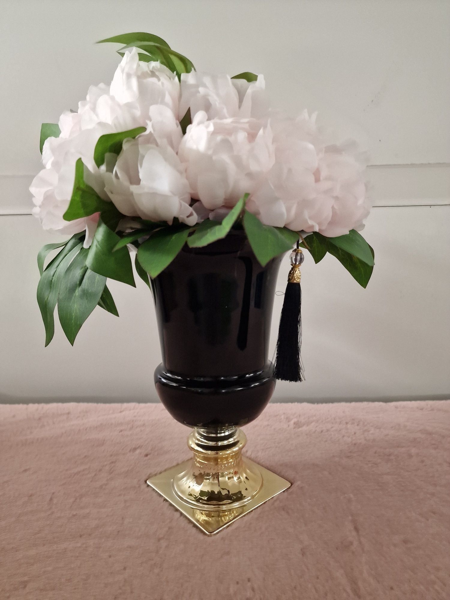 Dekoracja różowe peonie w kielichu
